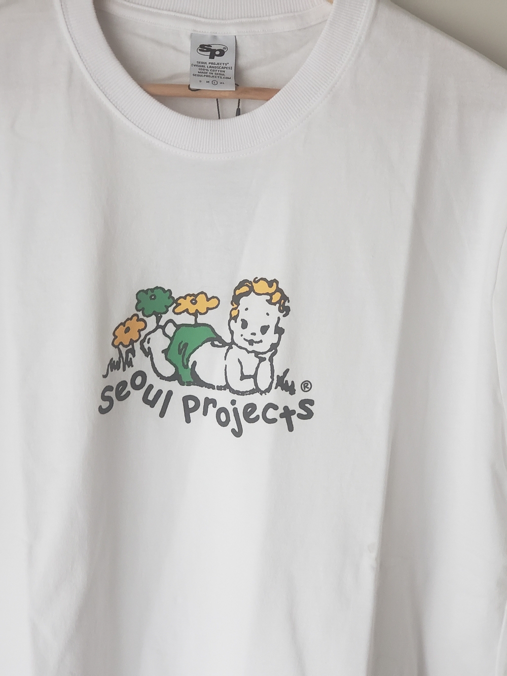 Streetwear FAV White Short-Sleeve Graphic Tee